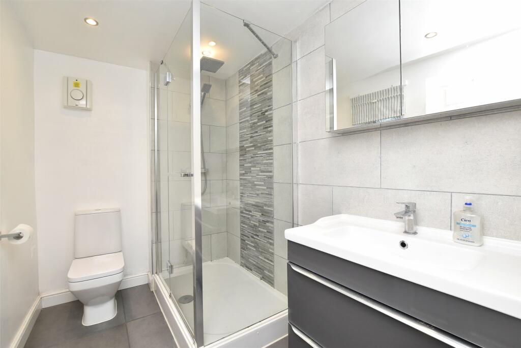 Additional property image - Newbridge Hill, Bath, BA1