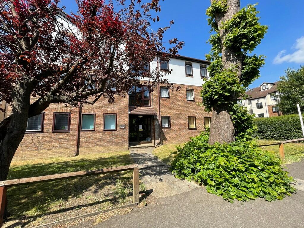Studio flat for sale in Burnell Road, Sutton, SM1
