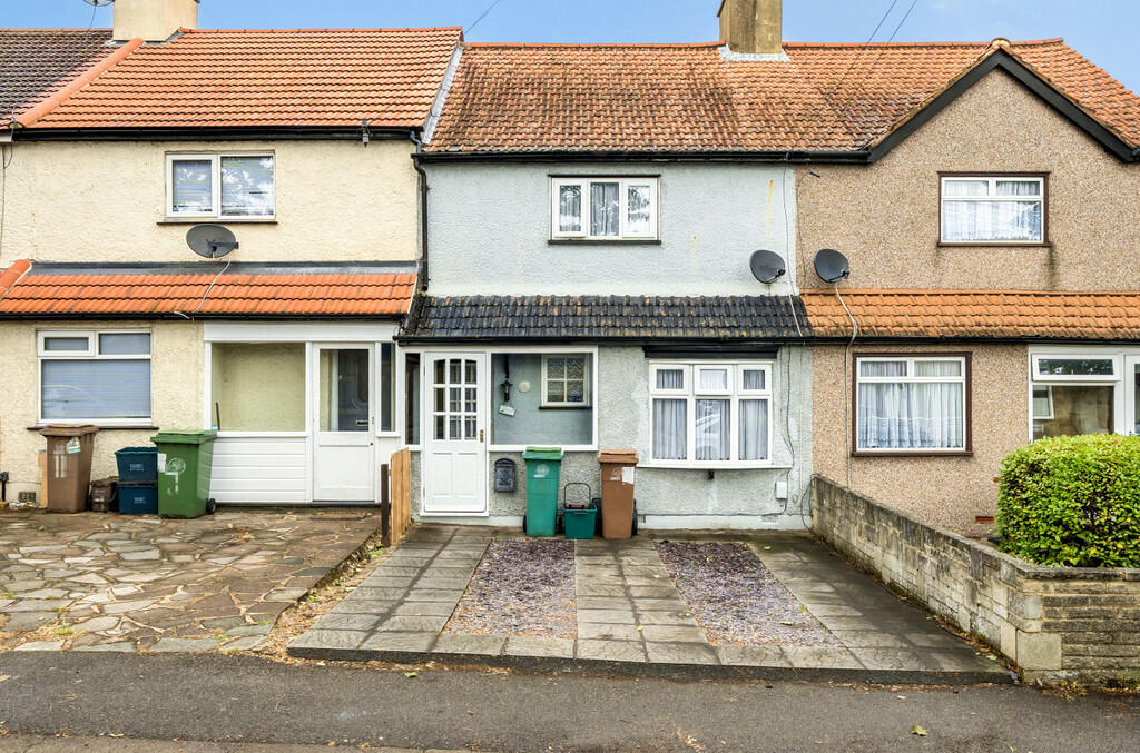 3 bedroom terraced house for sale in Erskine Road, Sutton, SM1