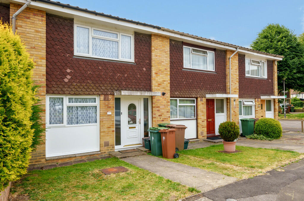 3 bedroom terraced house for sale in Newent Close, Carshalton, SM5