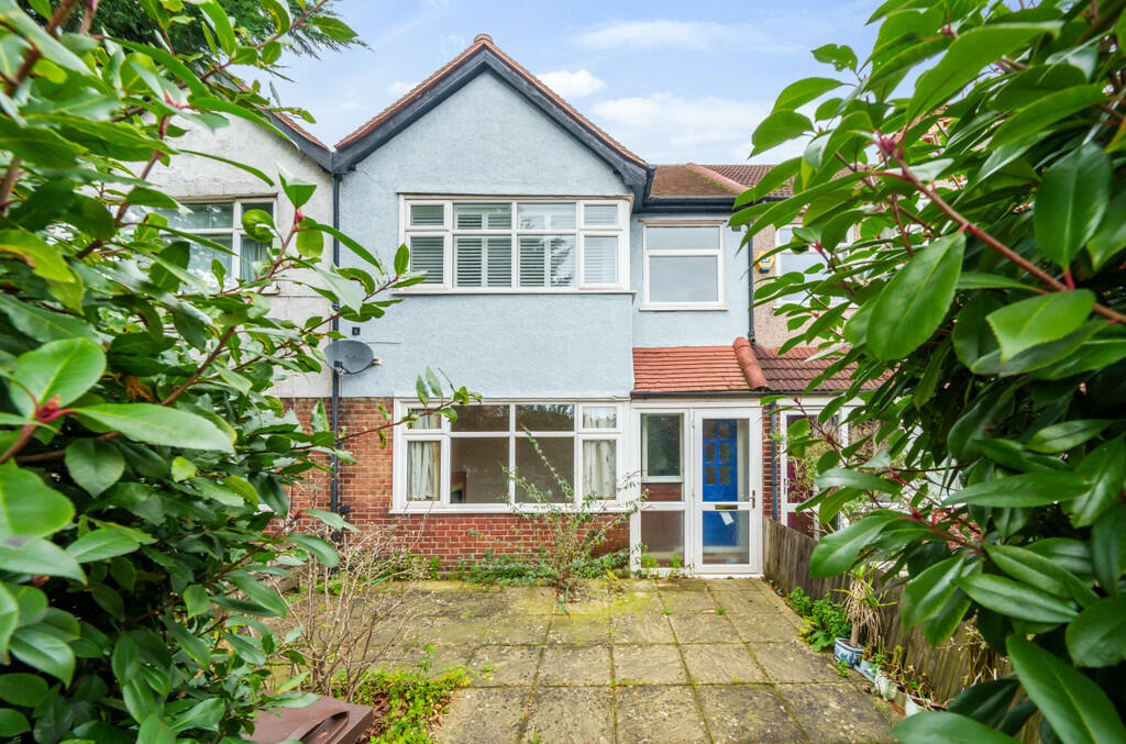 3 bedroom terraced house for sale in Acre Lane, Carshalton, SM5