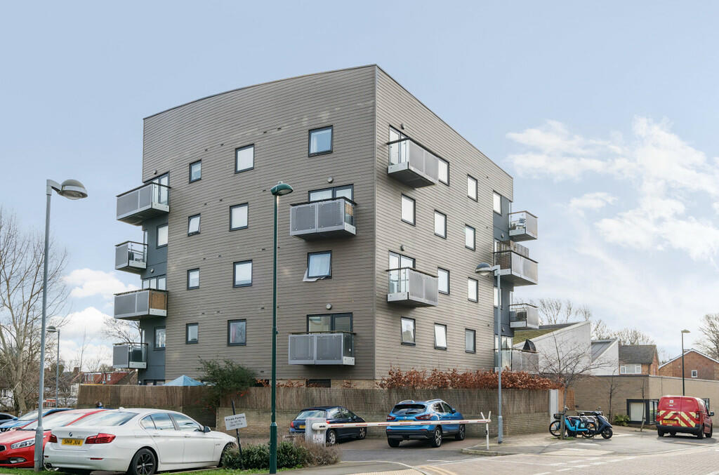 2 bedroom apartment for sale in Otter Drive, Carshalton, SM5