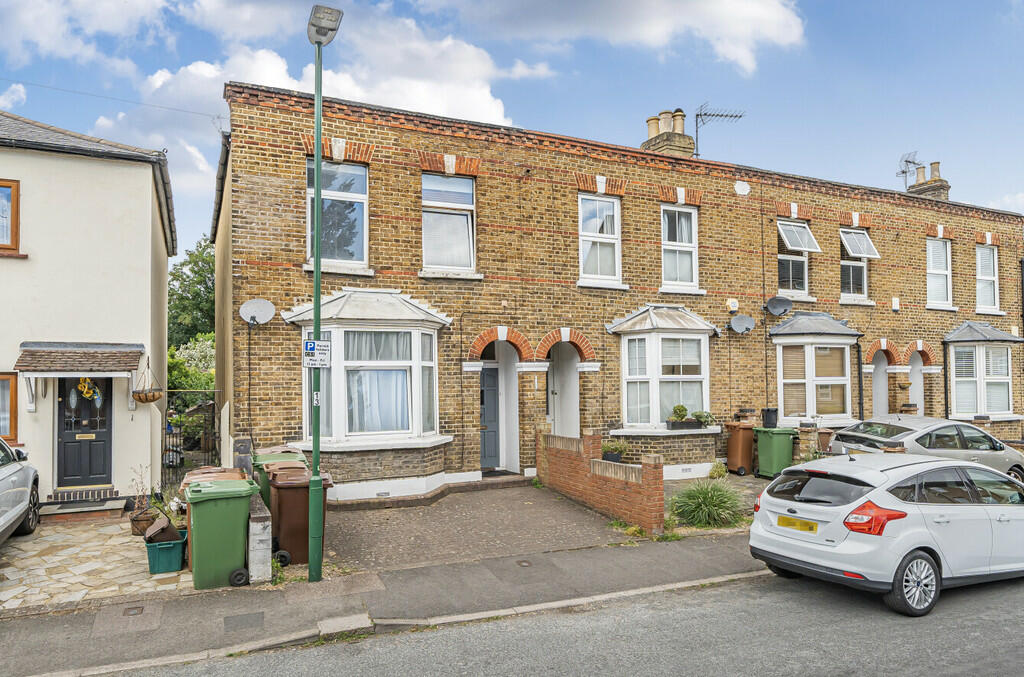 2 bedroom terraced house for sale in Mill Lane, Carshalton, SM5