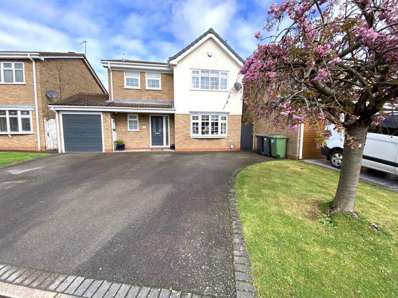 4 bedroom detached house for sale in Wadebridge Drive, Horeston Grange