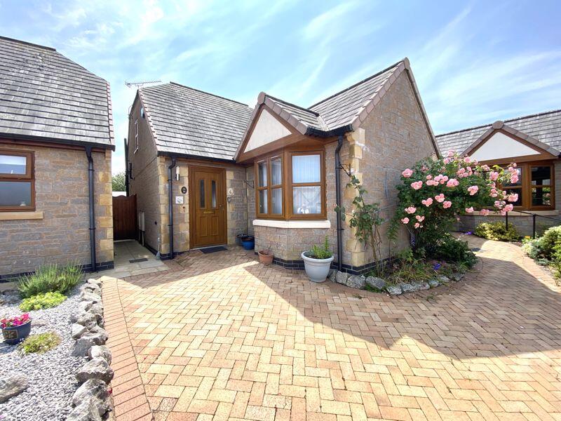 Main image of property: Arbury Garth, Nuneaton