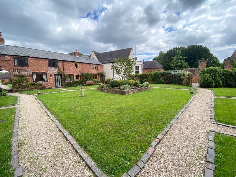 2 bedroom barn conversion for sale in Coleshill Road, Nuneaton, CV10