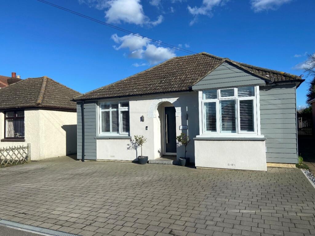 4 bedroom bungalow for sale in Wises Lane, Sittingbourne, Kent, ME10