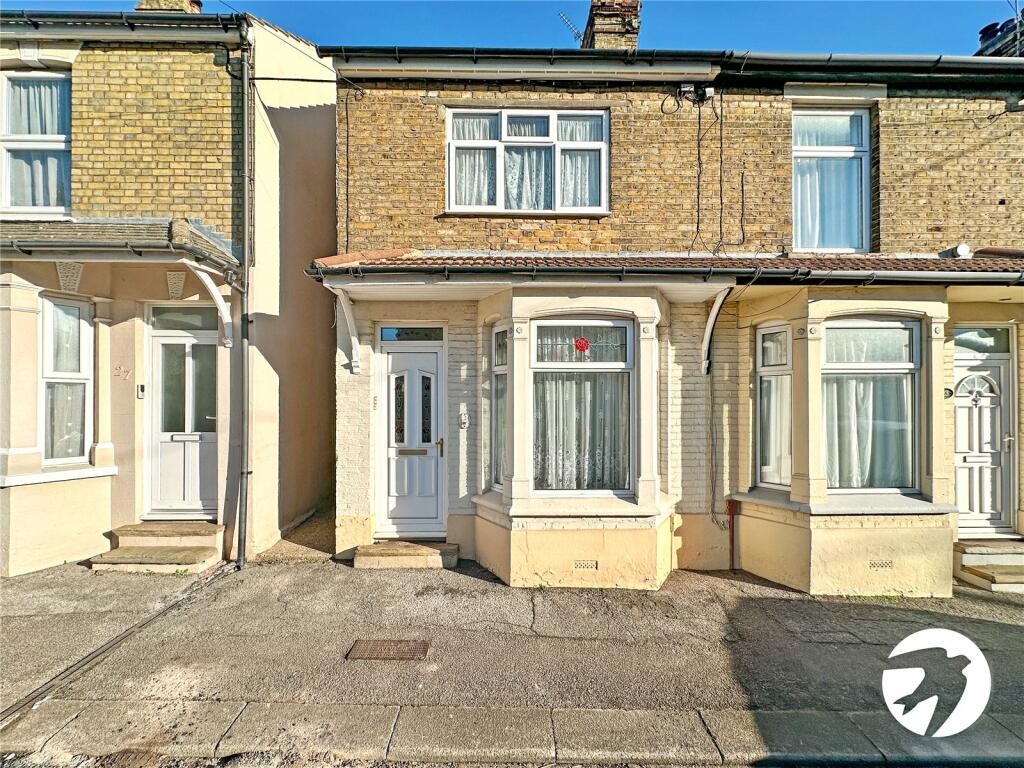 3 bedroom semidetached house for sale in Hythe Road, Sittingbourne