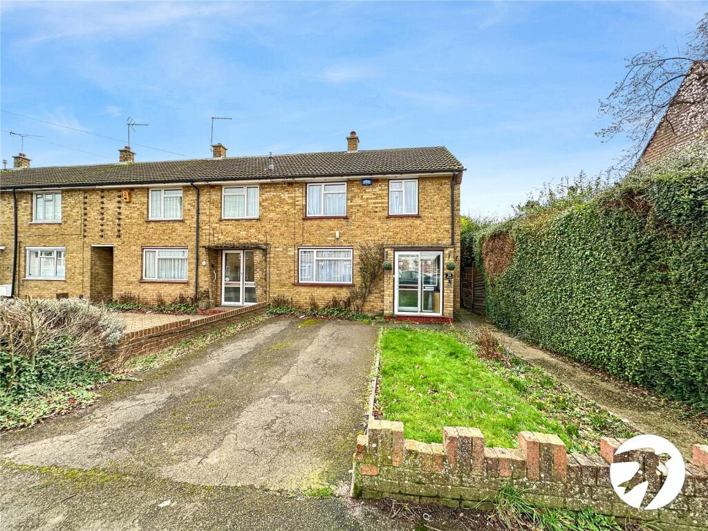 3 bedroom end of terrace house for sale in Chilton Avenue