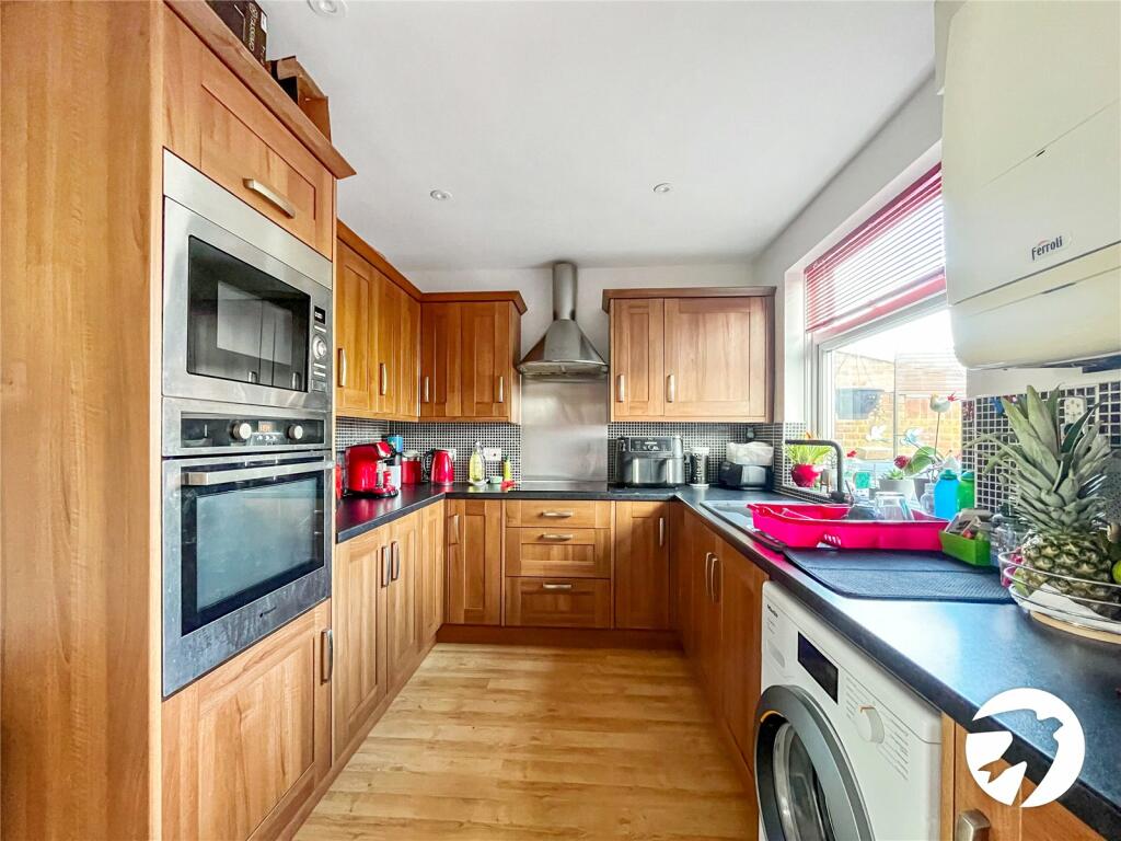 3 bedroom semidetached house for sale in Chappell Way, Sittingbourne