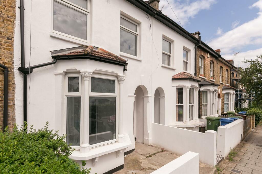 4 bedroom terraced house for sale in Lugard Road, London, SE15