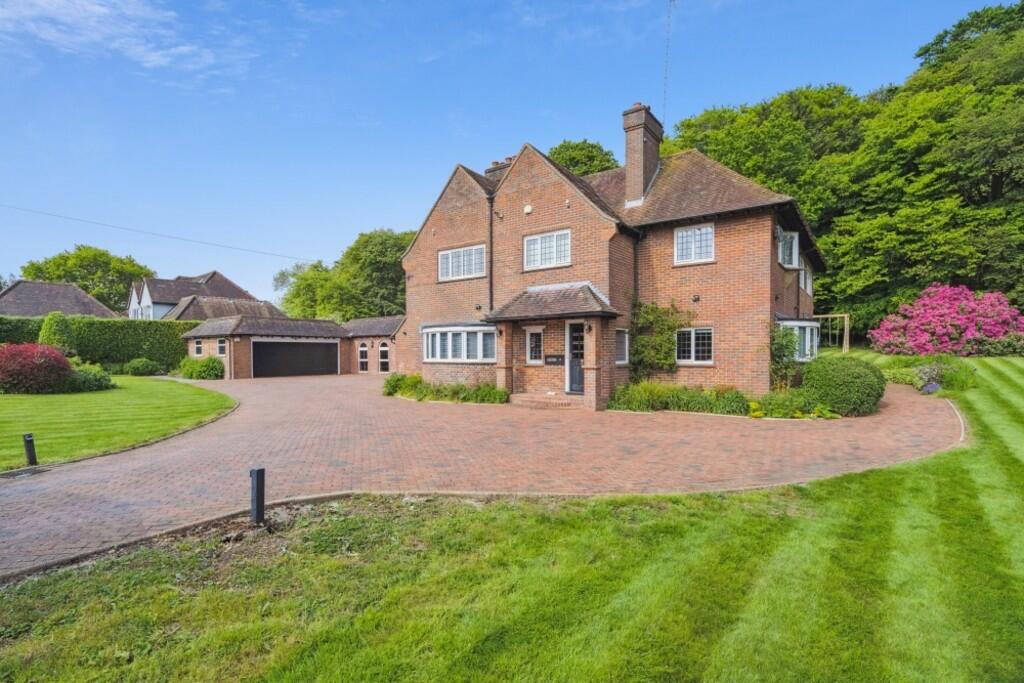 4 bedroom detached house for sale in Burtons Lane, Chalfont St