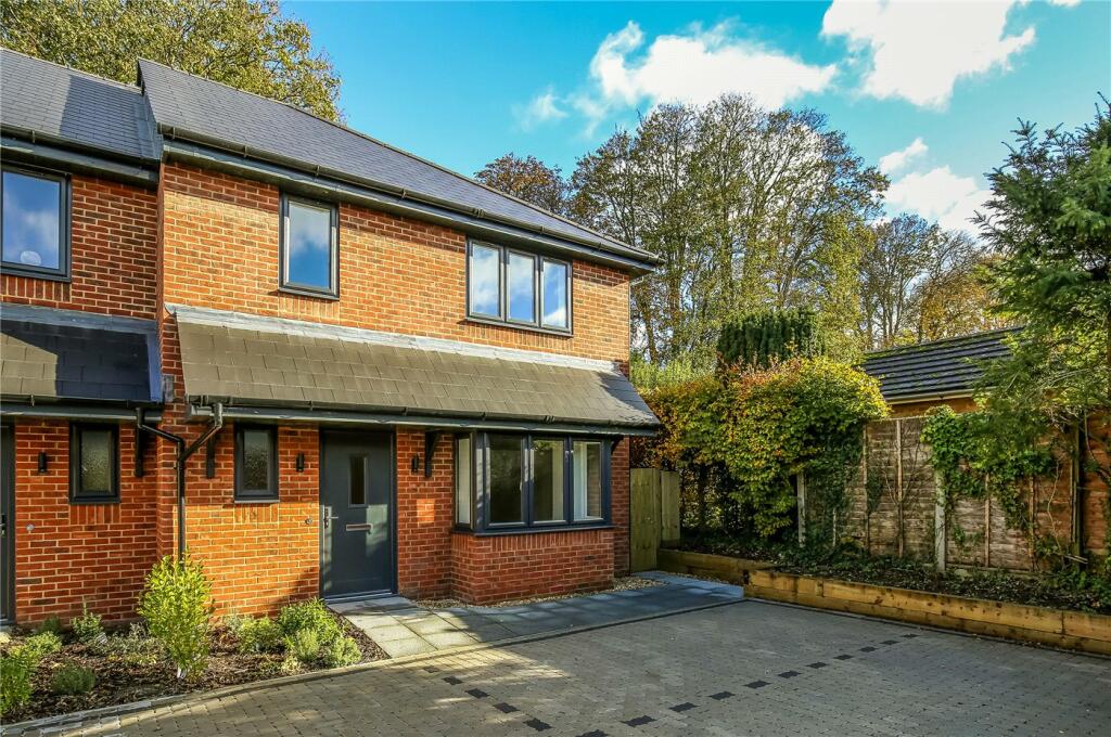 3 bedroom semidetached house for sale in Hazeley Road, Twyford, SO21