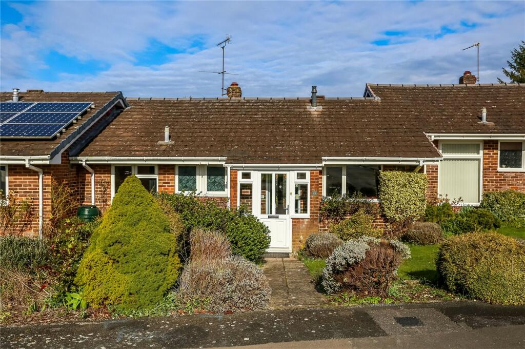 2 bedroom bungalow for sale in Ashley Close, Winchester, Hampshire, SO22