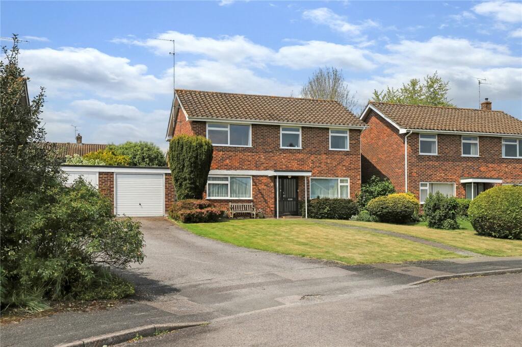 4 bedroom detached house for sale in Manningford Close, Winchester