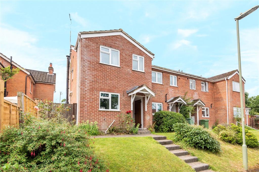 3 bedroom end of terrace house for sale in Valley Close, Colden Common ...