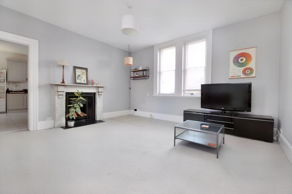 2 bedroom flat for sale in Springfield Road, Chelmsford, CM2