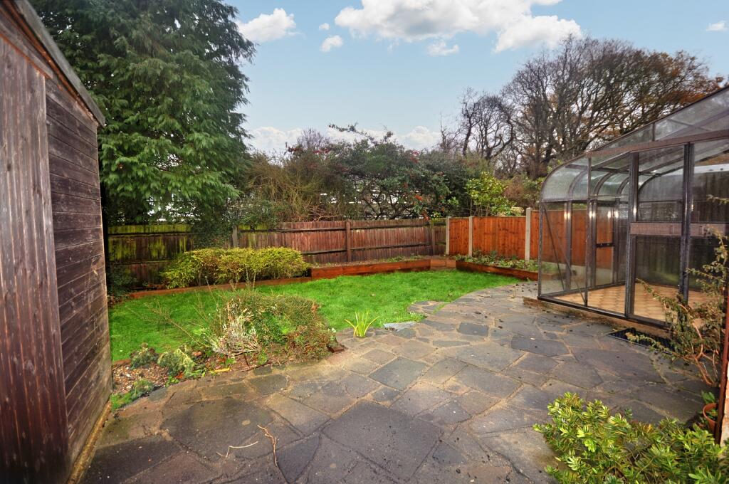 3 bedroom semidetached house for sale in Gifford Place, Warley, CM14