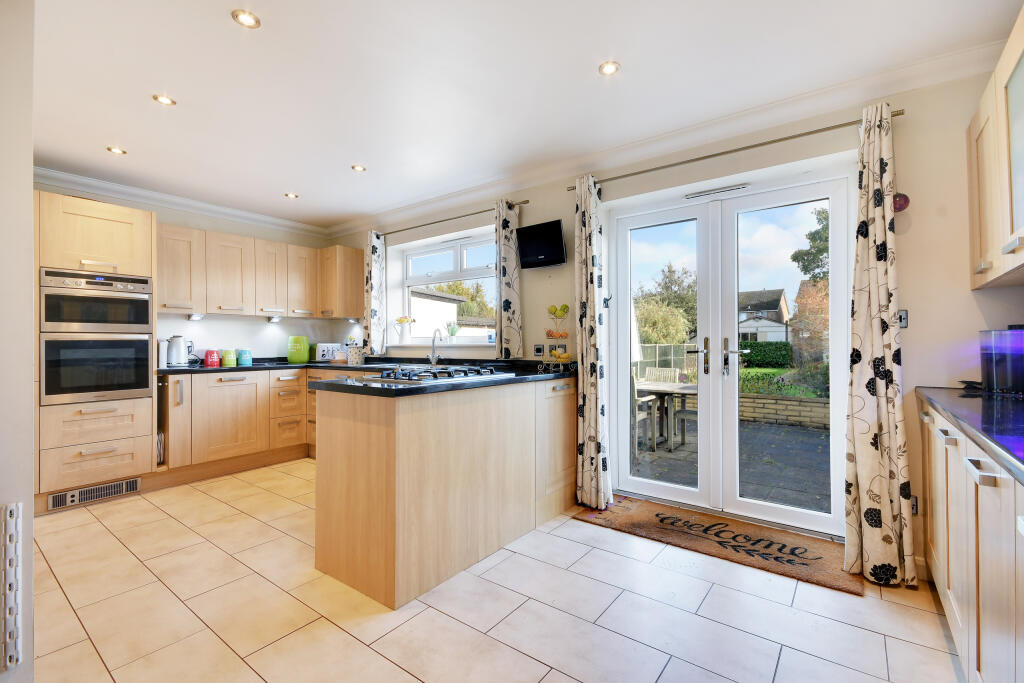 3 bedroom semidetached house for sale in Baddow Hall Avenue, Great