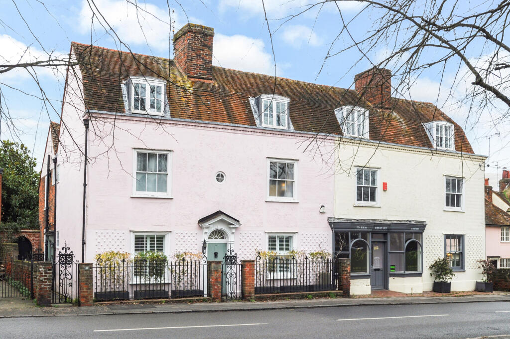 6 bedroom semidetached house for sale in The Green, Writtle, CM1