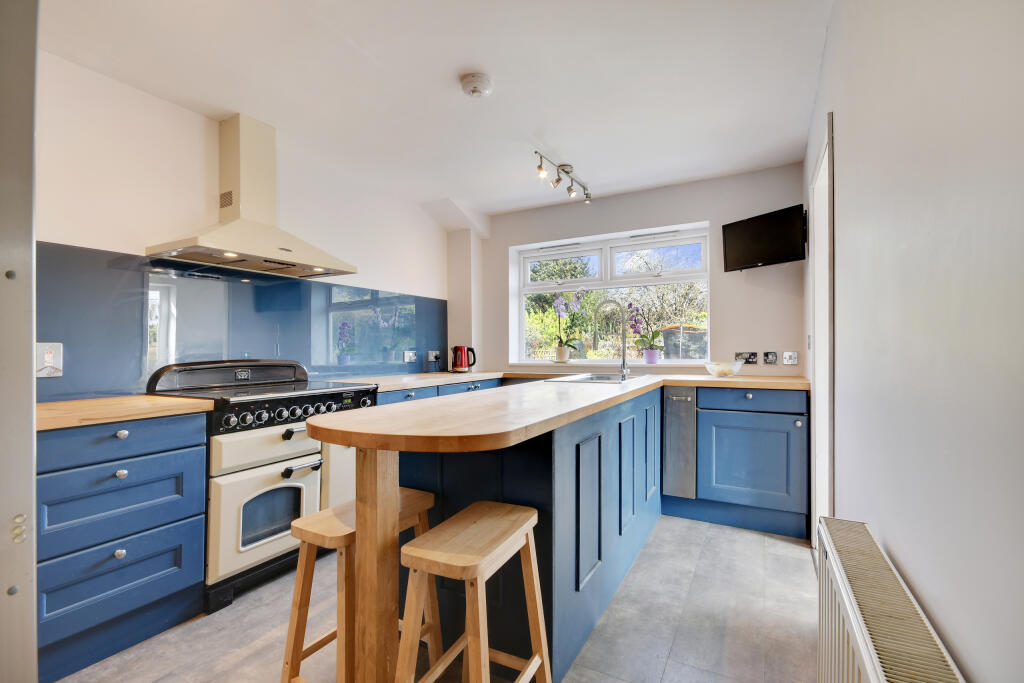 4 bedroom semidetached house for sale in Bruce Road, Writtle, CM1