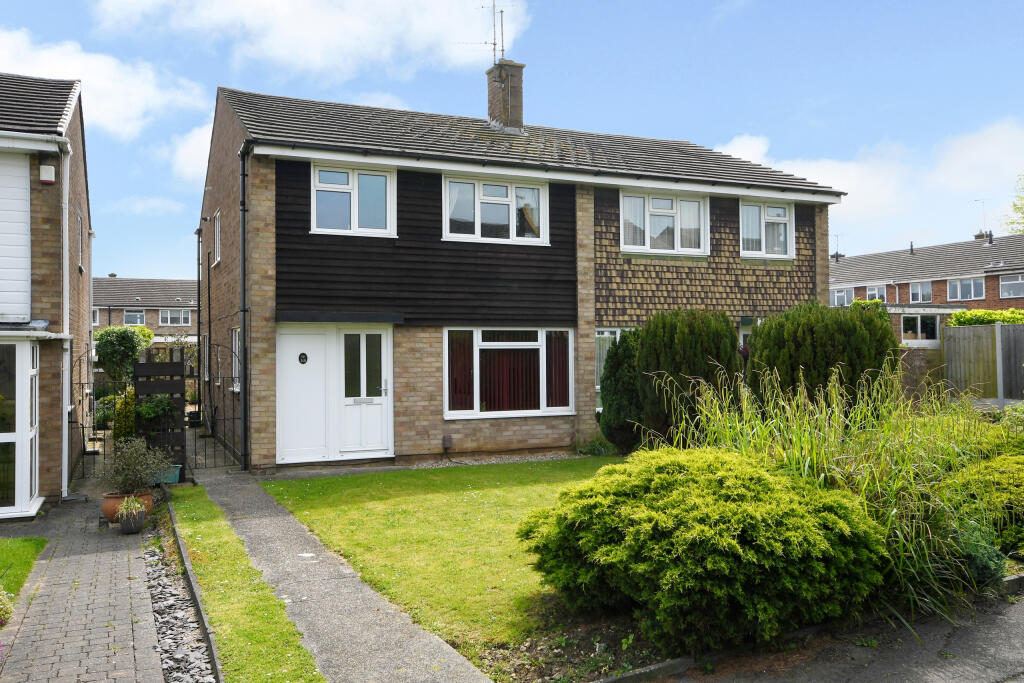 3 bedroom semidetached house for sale in Drive, Tile Kiln, CM2