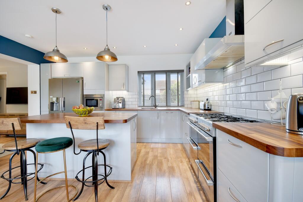 Additional property image - Beehive Lane, Chelmsford