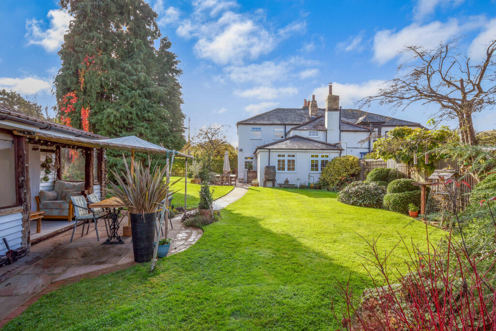 Additional property image - Coxtie Green Road, Pilgrims Hatch, Brentwood