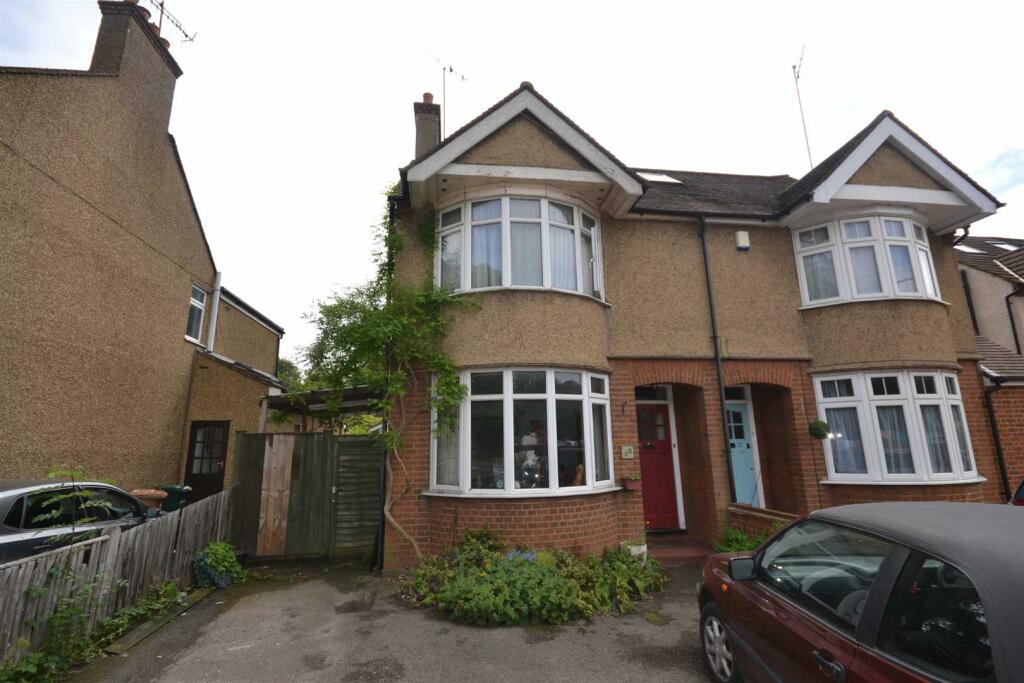 4 bedroom semidetached house for sale in Harefield Road, Rickmansworth
