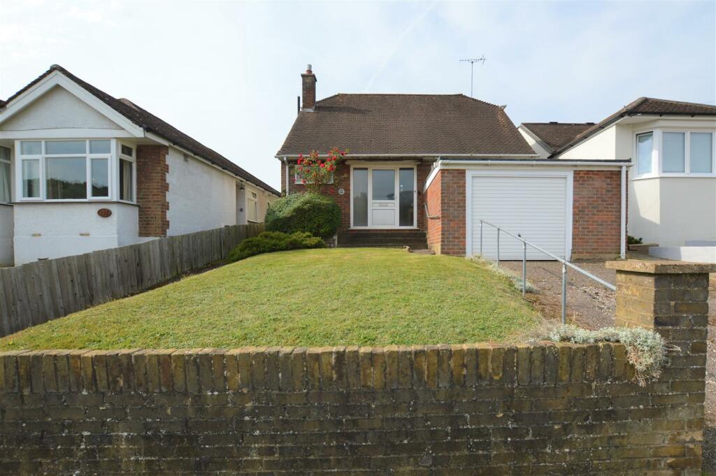 3 bedroom detached bungalow for sale in Links Way, Croxley Green, WD3