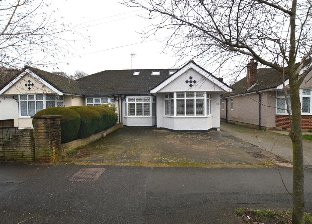 Main image of property: Links Way, Croxley Green