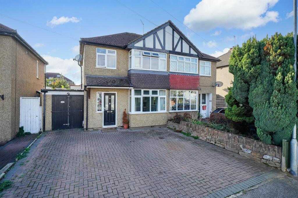Main image of property: Barton Way, Croxley Green