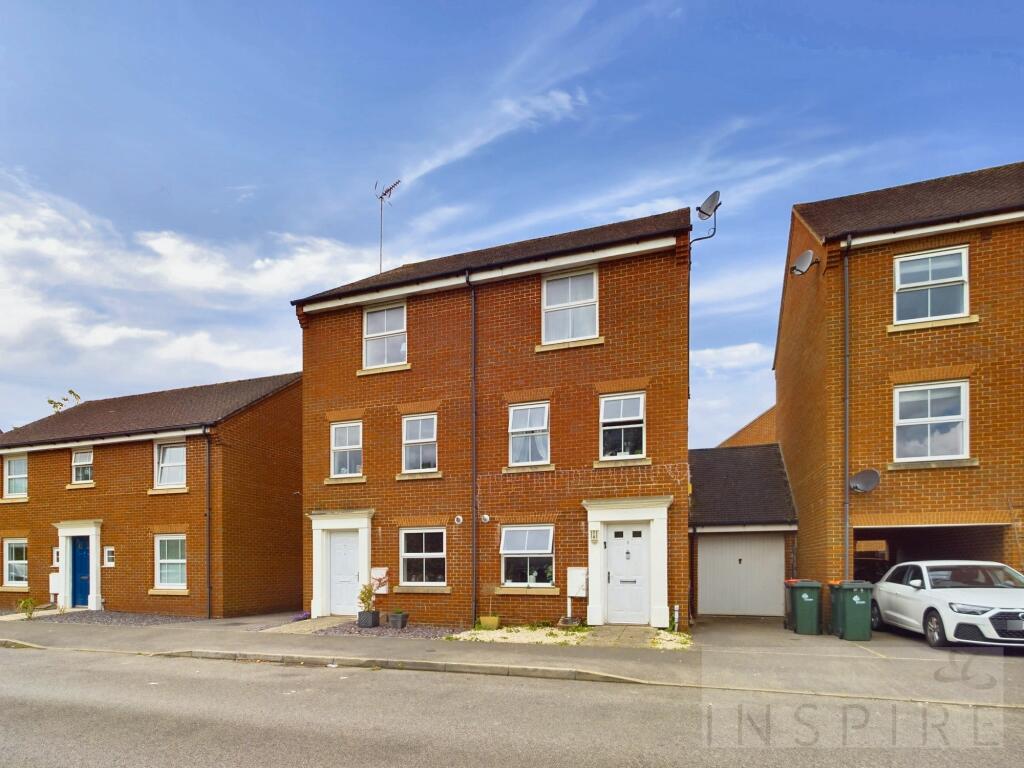 4 Bedroom Town House For Sale In Hazelwick Mews, Crawley, RH10