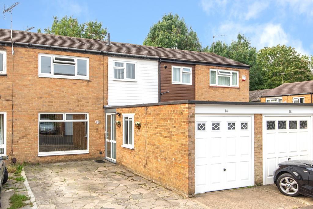 3 bedroom terraced house for sale in Swaledale close, Southgate