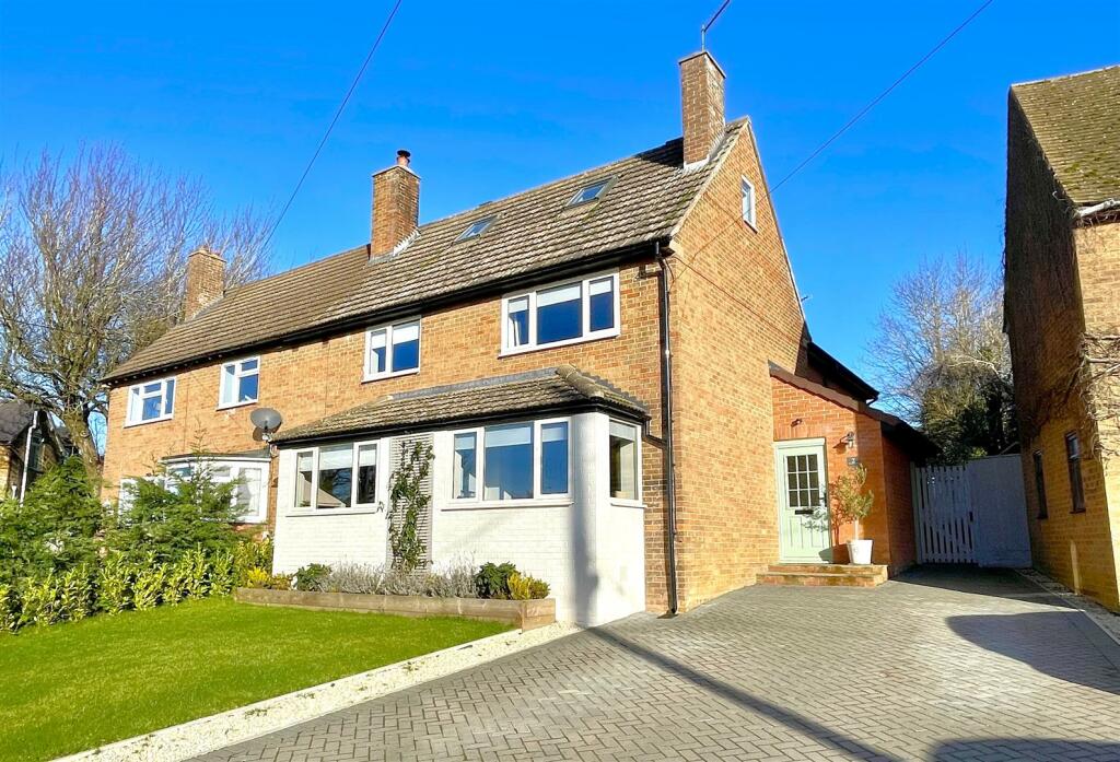 4 bedroom semidetached house for sale in Thompsons Lane, Seaton