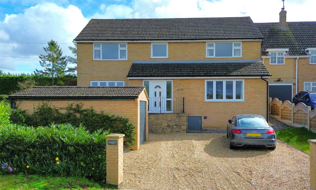 5 bedroom detached house for sale in Toll Bar, Great Casterton