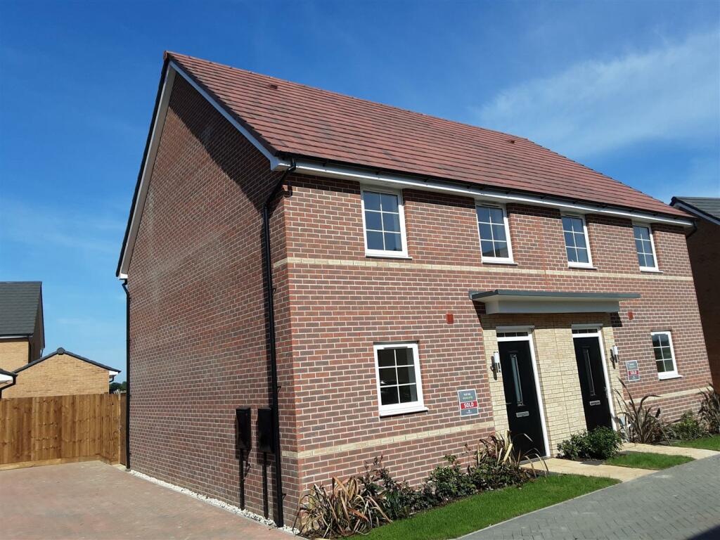 3 bedroom semi-detached house for rent in Wheatfen Close, Hampton Water, Peterborough, PE7