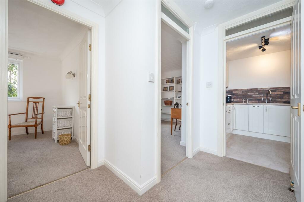 Additional property image - Chestnut Walk, Henley-In-Arden