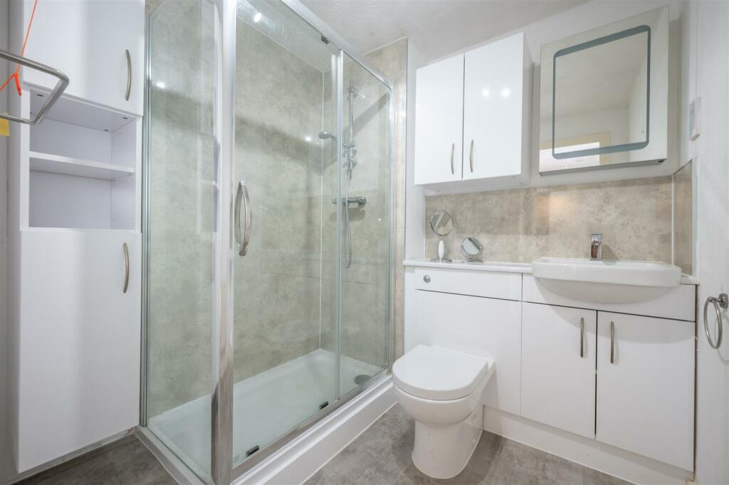 Additional property image - Chestnut Walk, Henley-In-Arden