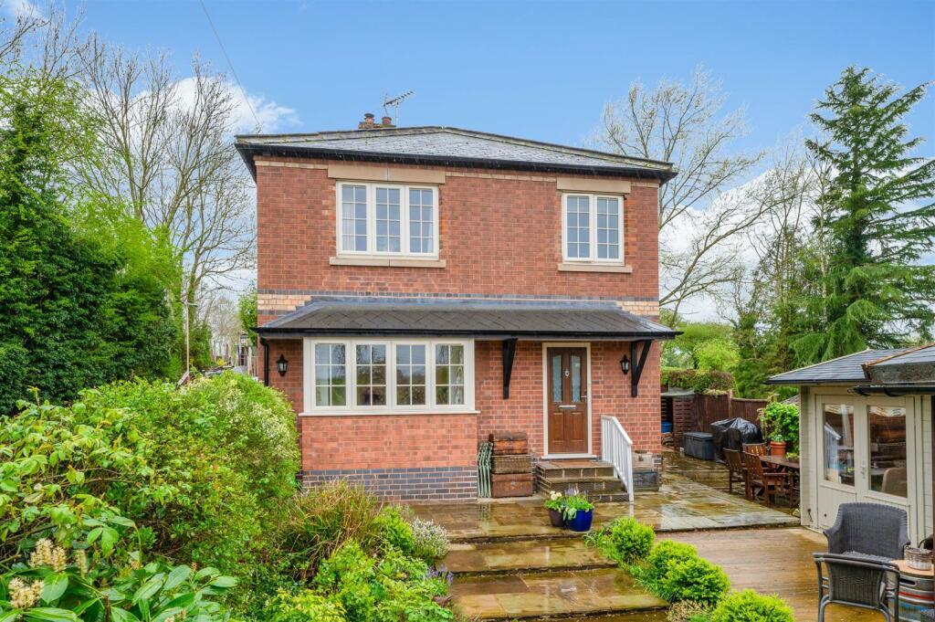 3 bedroom semidetached house for sale in Birmingham Road, Bearley