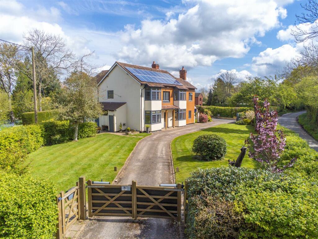 4 bedroom detached house for sale in Pinley, Claverdon, Warwick, CV35