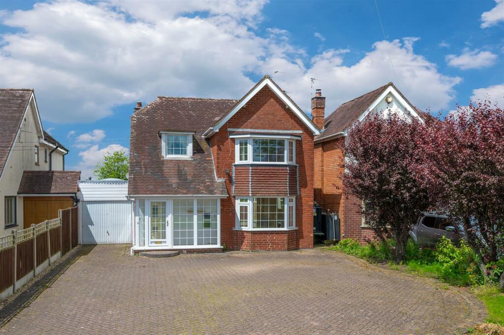 3 bedroom link detached house for sale in Forshaw Heath Road, Earlswood