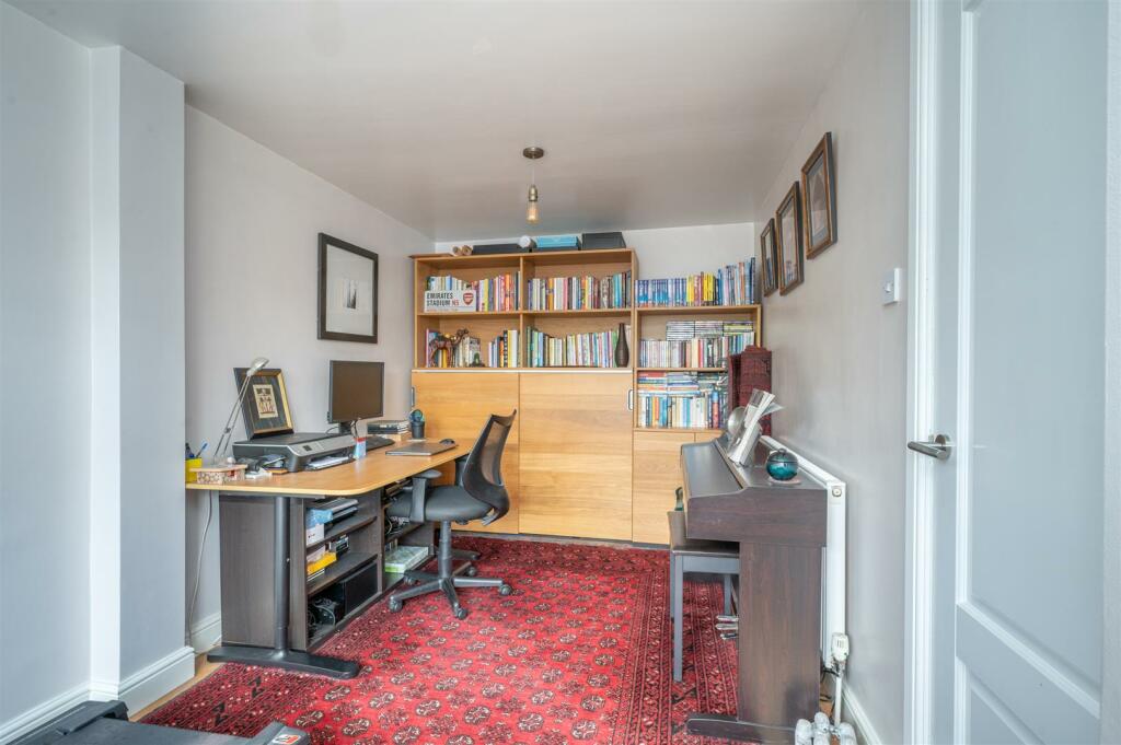 Additional property image - Trevelyan Close, Claverdon, Warwickshire