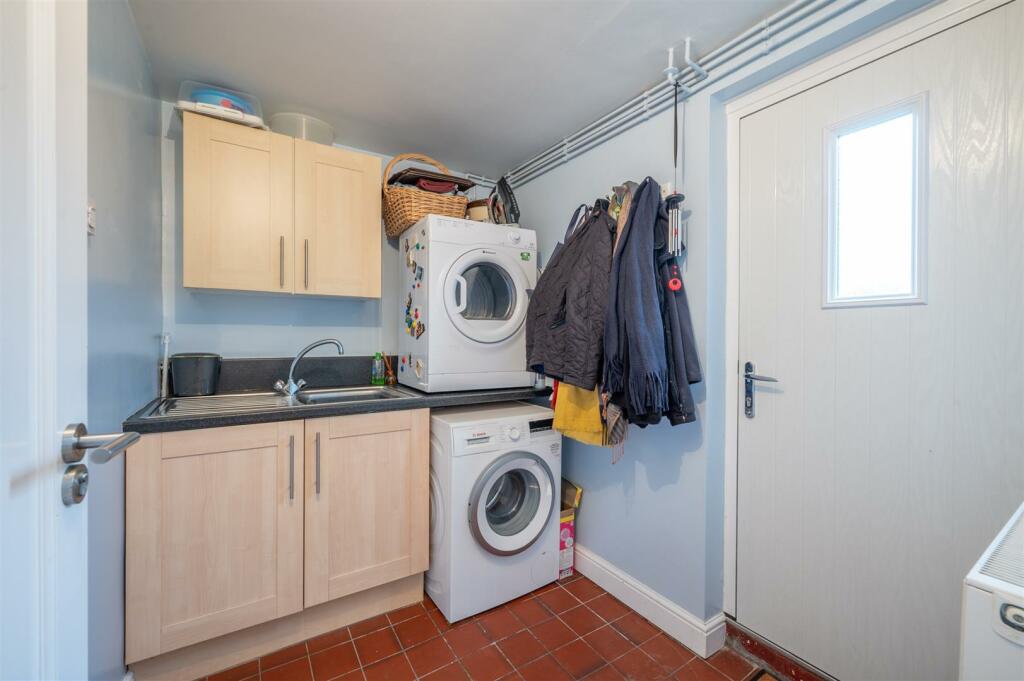 Additional property image - Trevelyan Close, Claverdon, Warwickshire