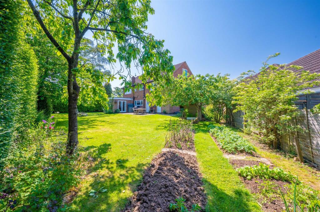 Additional property image - Trevelyan Close, Claverdon, Warwickshire