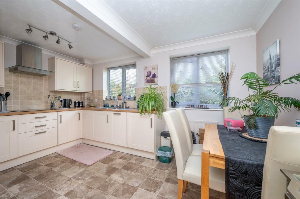 Additional property image - Chestnut Walk, Henley-In-Arden
