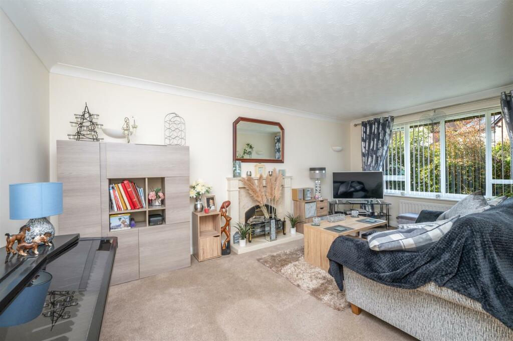 Additional property image - Chestnut Walk, Henley-In-Arden