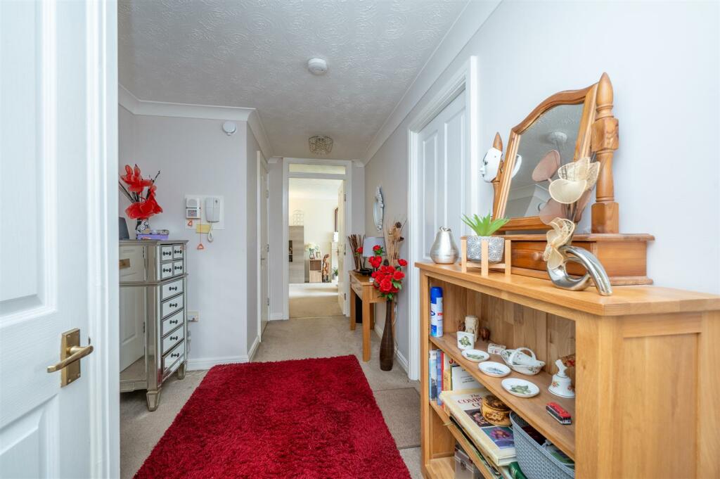 Additional property image - Chestnut Walk, Henley-In-Arden