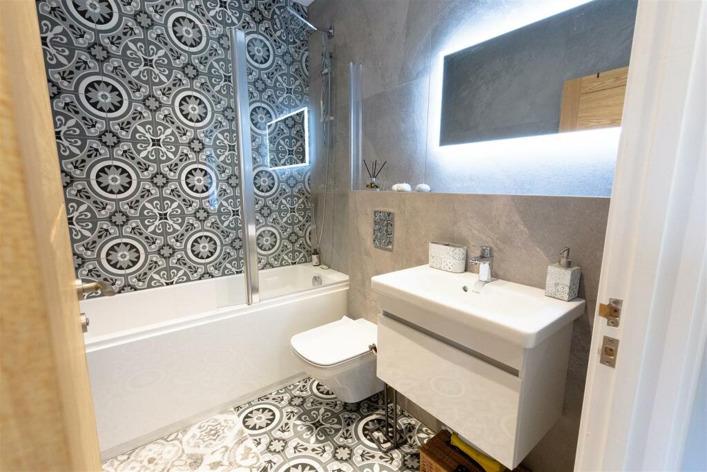 Additional property image - Apt. 1 The Elms, 14 High Street, Henley-In-Arden