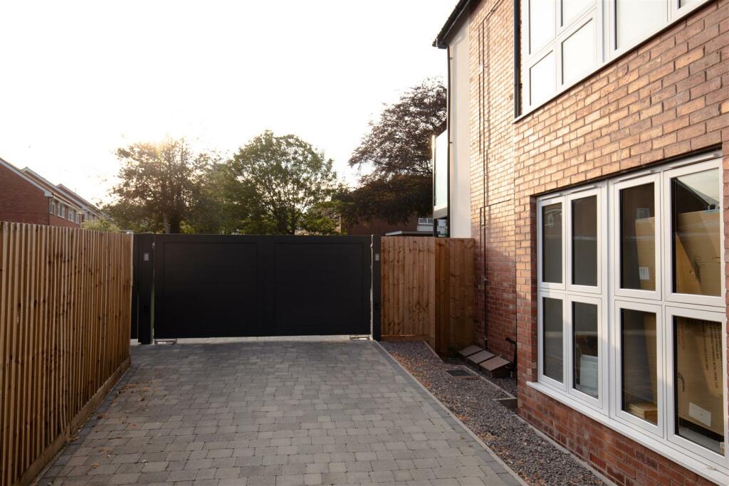 Additional property image - Apt. 1 The Elms, 14 High Street, Henley-In-Arden